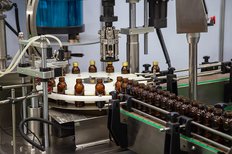 In bottling lines where the threads and diameters of bottle necks may vary, electropneumatic pressure regulators adjust the pressure output torque of the pneumatic motor to secure the lid on the bottle precisely.