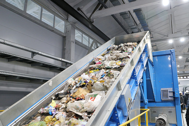 Waste and recycling centers make use of powerful hydraulic motors to compact, sort, convey and shred recyclable materials. Image courtesy of AdobeStock