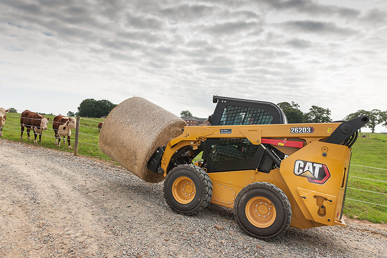 All Cat D3 Series loaders feature standard hydrostatic two-speed travel to improve jobsite performance. 