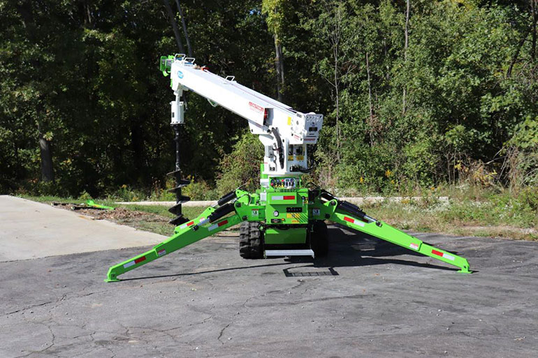 Skylift’s MD 6000 E-Series hybrid is a battery/diesel-powered digger derrick that can operate under full electric or diesel power without affecting digging torque. Image courtesy of SKYLIFT