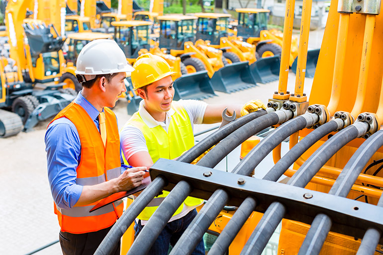 Hydraulic-technicians-mistake-AdobeStock_71498143