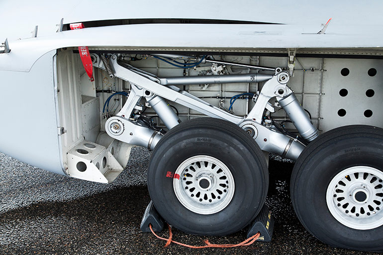 Hydraulics in aviation landing gear AdobeStock_40692464