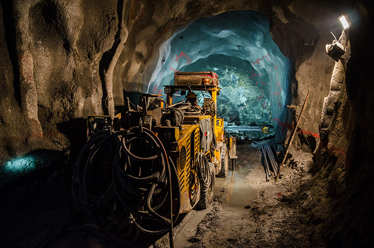 Hydraulics in mining iStock-904380126