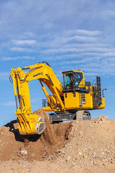 Komatsu-PC2000-11-digging