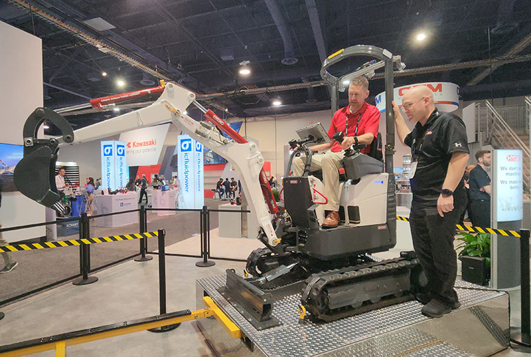 Paul Heney tries out a demo excavator in the Hydac booth, highlighting how its many controls, sensors, valves and more can ensure reliable, safe and precise machine control.