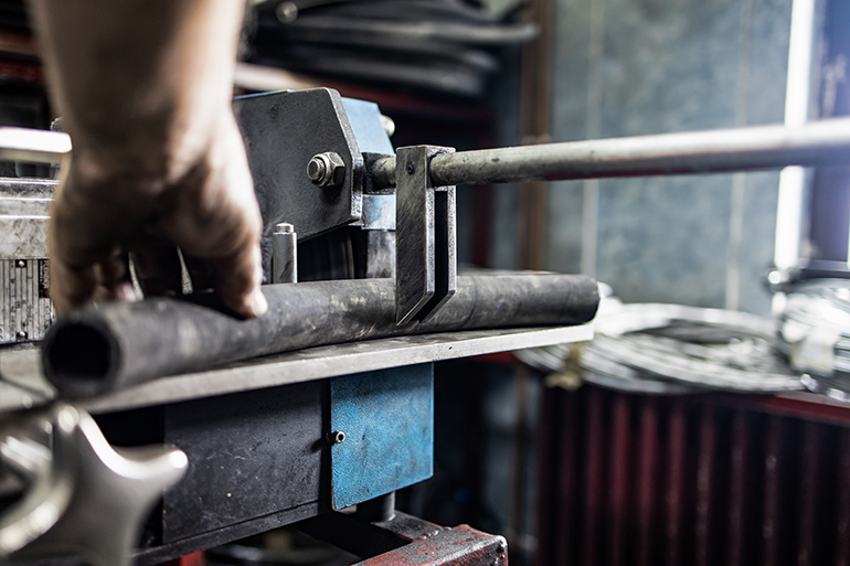 Hydraulic hose assembly — from manufacture to delivery and cutting and assembly — can be a huge source of contamination, so cleaning the inner tube is crucial to the assembly process.